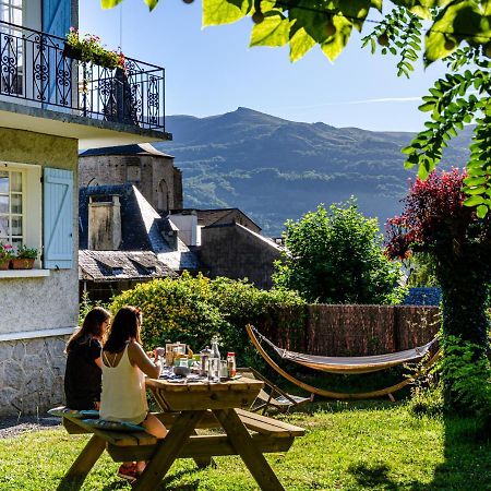 Pyrenees Cycling Lodge Saint-Savin  外观 照片