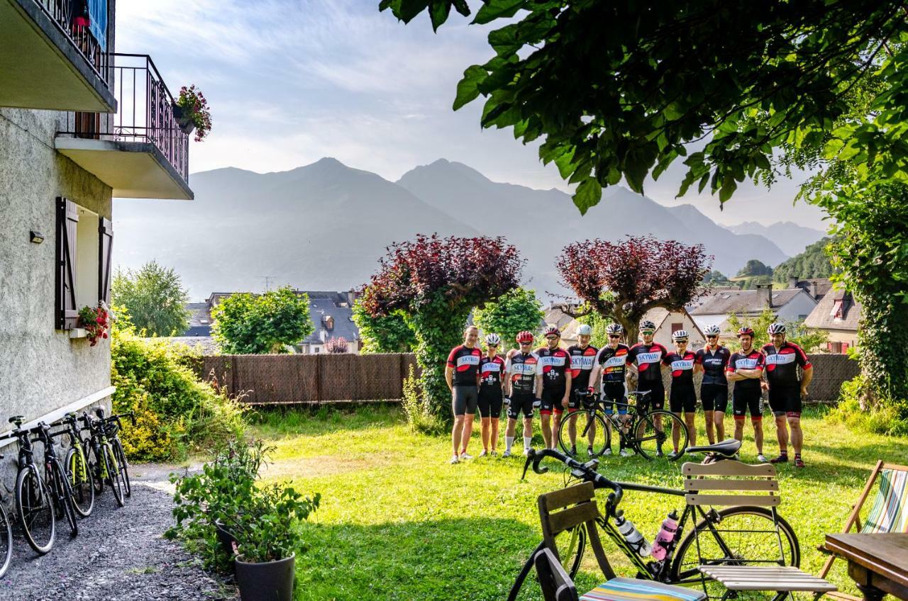 Pyrenees Cycling Lodge Saint-Savin  外观 照片