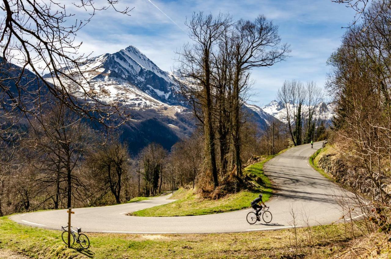 Pyrenees Cycling Lodge Saint-Savin  外观 照片