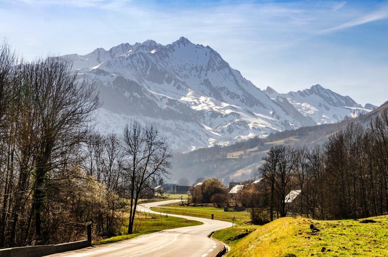 Pyrenees Cycling Lodge Saint-Savin  外观 照片